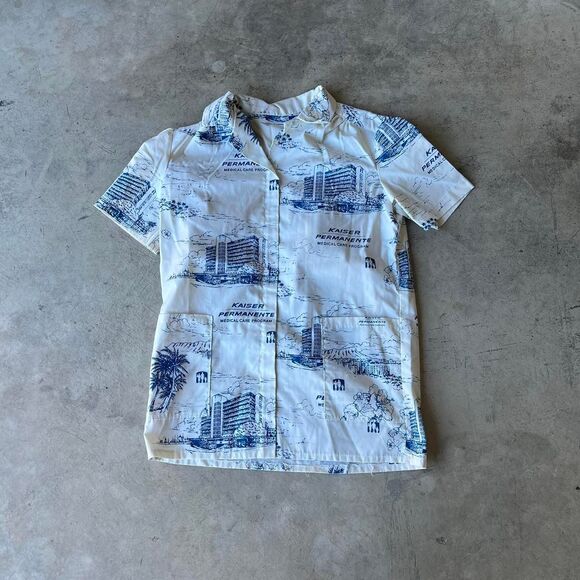 Kaiser Permanente Hawaiian Scrubs Top Zippered Mens size M - Picture 1 of 1
